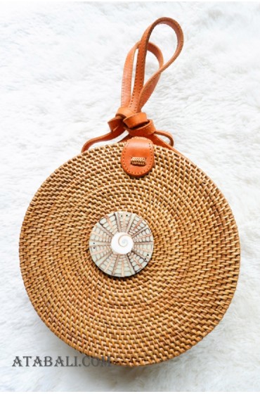 new circle sling bags rattan with shells pendant